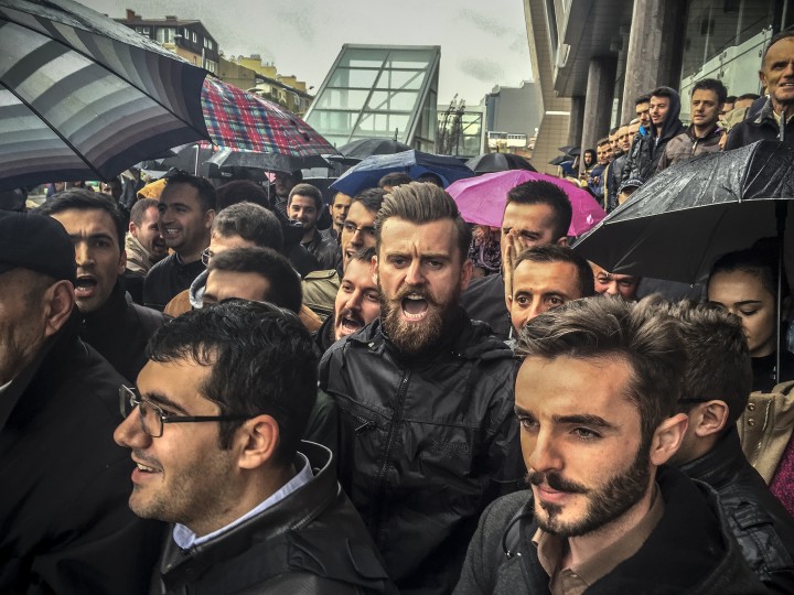 Protestat e studentëve në mbështetje të ish-rektorit Zejnullahu | Foto: Atdhe Mulla