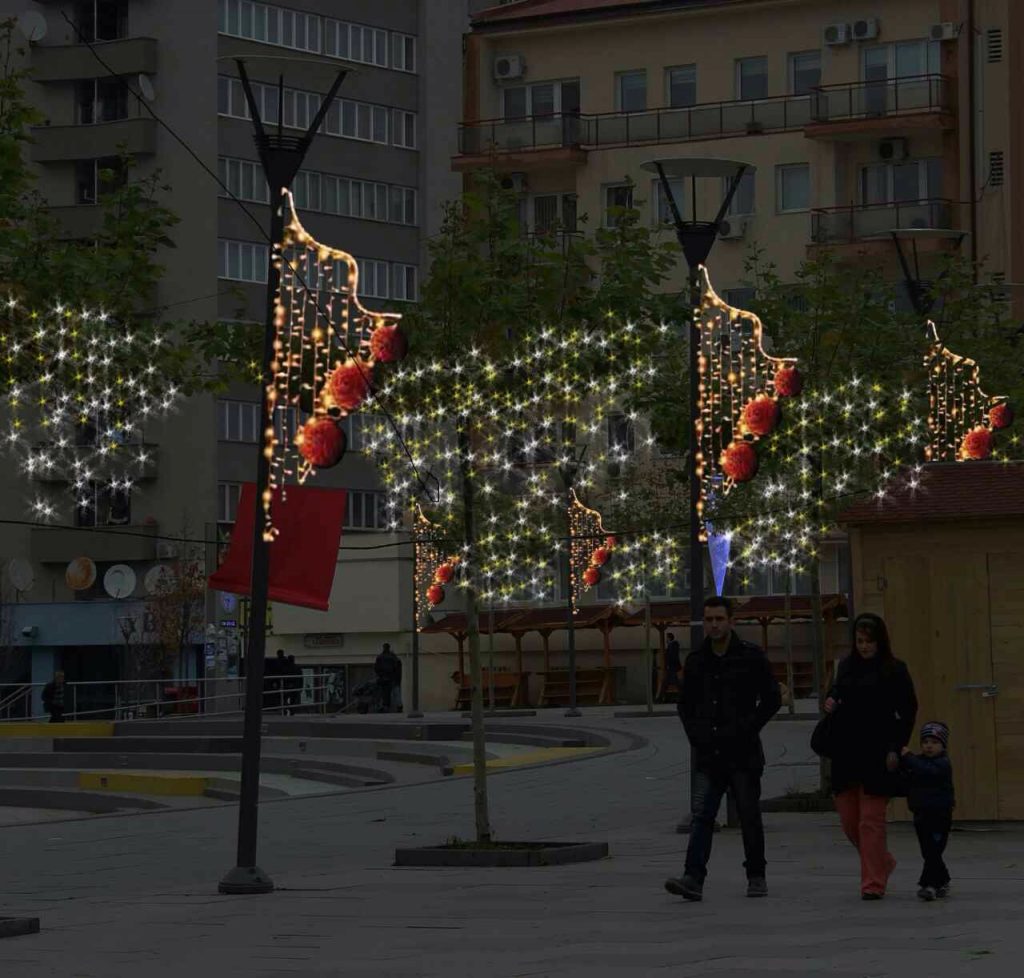Dekorimi i shesheve të Prishtinës për festat e fundvitit - Foto: Komuna e Prishtinës