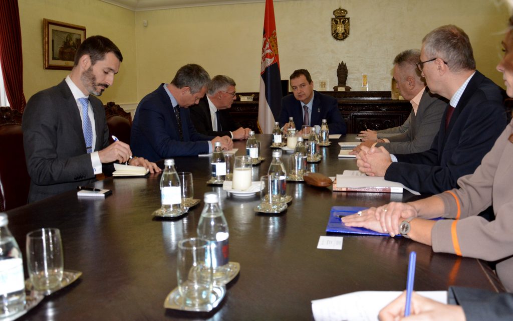 David Schwendiman gjatë takimit me ministrin e jashtëm të Serbisë, Ivica Daçiq. Foto: MPJ e Serbisë