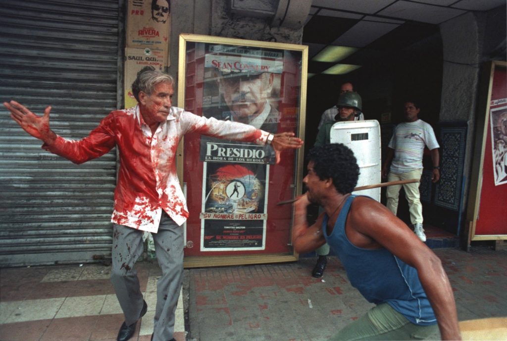 Zëvendëspresidenti i Panamasë, Guillermo Ford, duke u sulmuar në vitin 1989 - Foto: Ron Haviv
