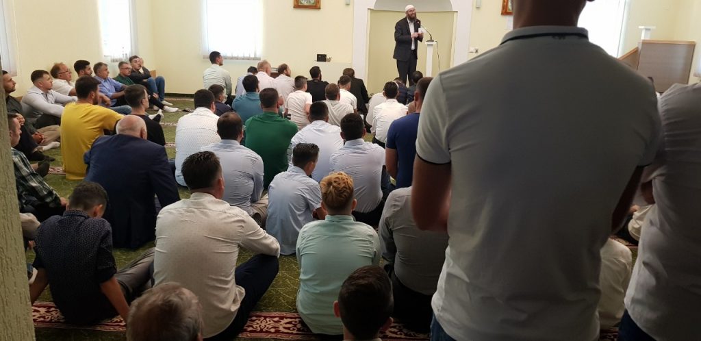 Ceremonia e faljes së namazit të Kurban Bajramit në njëren prej xhamive të Vushtrrisë - 11.08.2019