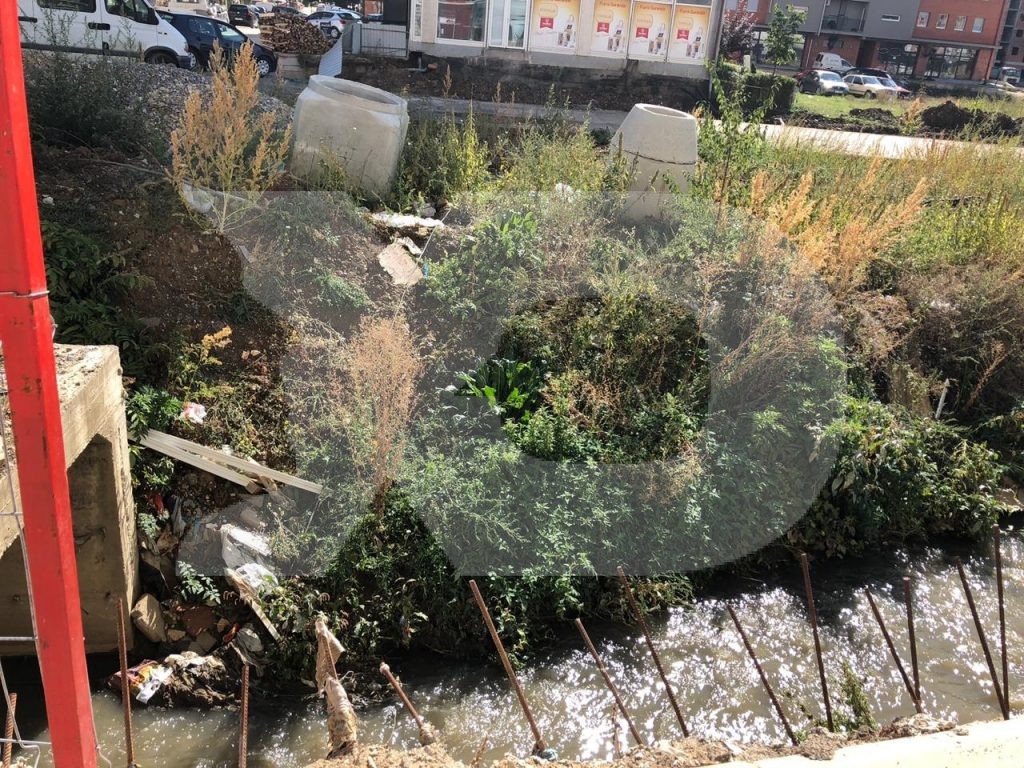 Gjendja e rrugës dhe shtratit të lumit në Lagjen Kalabria - Shtator 2019