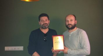 Fetah Paçarizi & Alban Krasniqi. Foto: Facebook/ Teatri Bekim Fehmiu