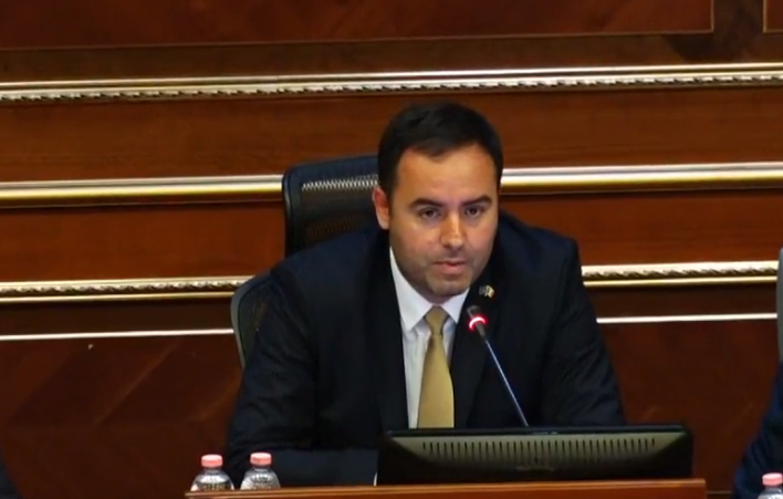Konjufca: SIpas interpretimit të zyrës ligjore, Driton Selmanaj nuk mund ta drejtojë komisionin hetimor për energjinë