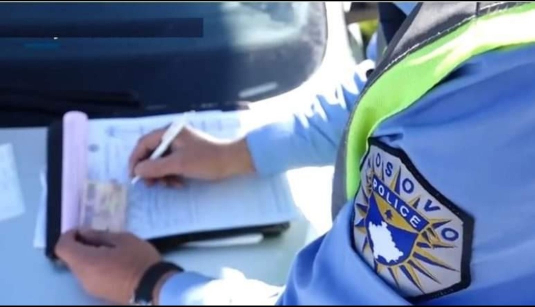 Policia shqipton mbi 4 800 gjoba dhe heq 120 patentë shoferë gjatë nëntorit në rajonin e Ferizajt
