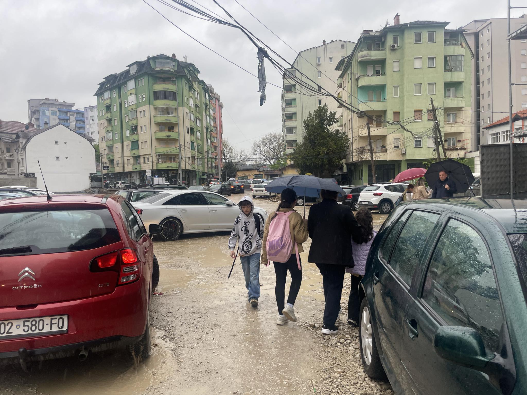 Mitrovicë, debat në Kuvend se cilës qeverisje do t’i takojnë meritat për përfundimin e rrugëve “Ali Zeneli” dhe “Lah Nimani”