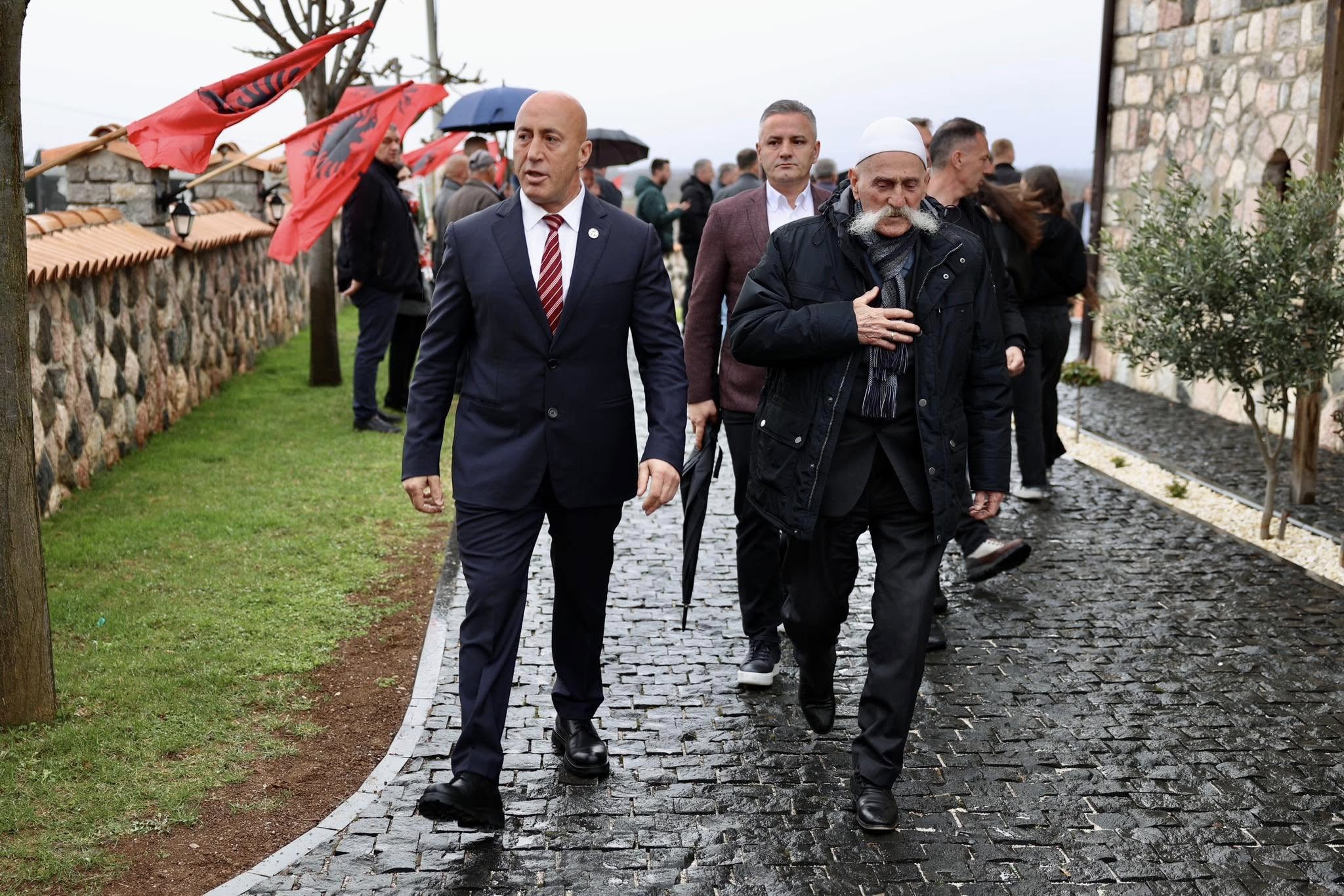 Haradinaj  NATO në qiell e UÇK në tokë ndaluan përfundimisht kasapin e Ballkanit