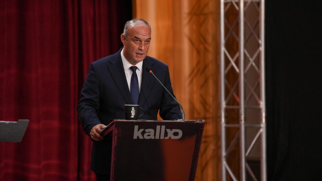 Kandidati i LDK-së për kryetare të Gjakovës, Shefqet Shehu në Debat Përnime | Foto: Kallxo.comUrbanizmi dhe ndërtimet pa leje