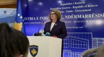 Rozeta Hajdari në konferencë për media për akuzën e rezervave shtetërore Foto - Laurant Berisha 14.11.2025