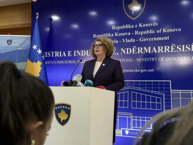 Rozeta Hajdari në konferencë për media për akuzën e rezervave shtetërore Foto - Laurant Berisha 14.11.2025