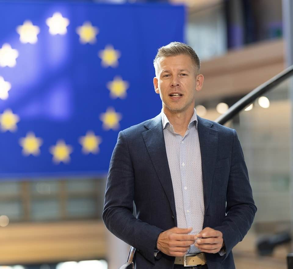 BE-ja i vlerëson ”jashtëzakonisht konstruktive” bisedimet fillestare me qeverinë e re hungareze