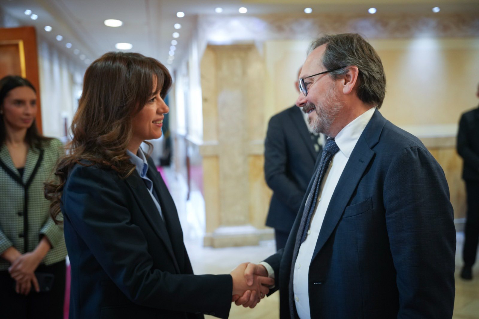 Haxhiu takon zyrtarin e EEAS, flasin për zhvillimet politike dhe rrugën e Kosovës drejt BE-së