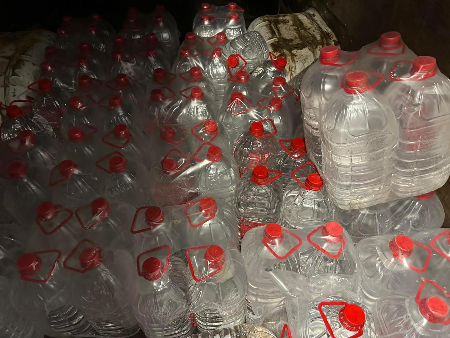 Dogana e Kosovës zbulon 1000 litra etanol në rajonin e Prizrenit me origjinë nga Serbia, shmangie nga taksat mbi 6 mijë euro