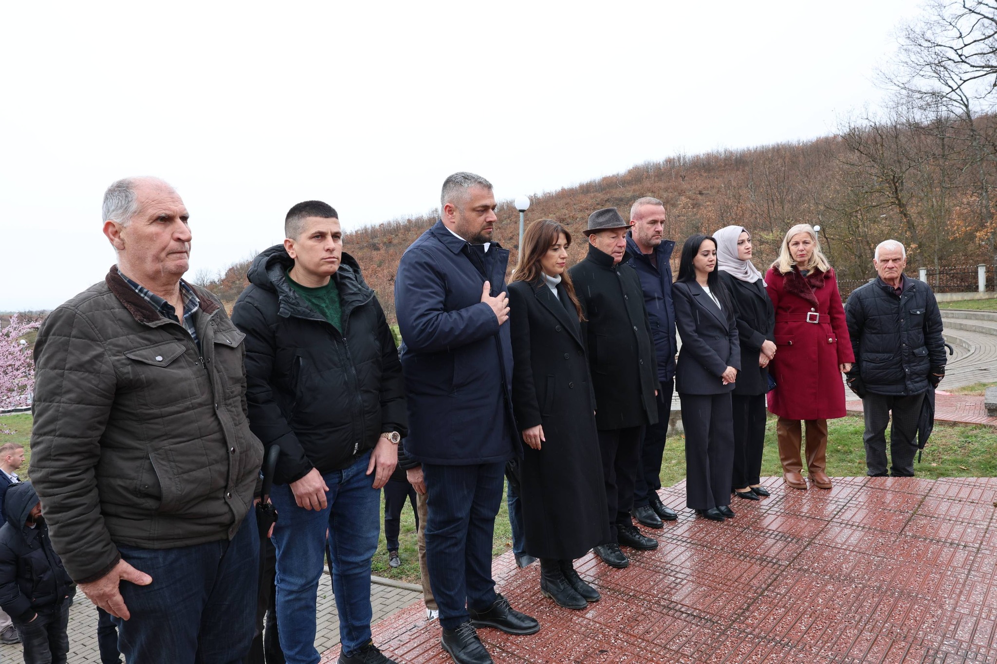 Ministri Hoti përkujton masakrën e Izbicës: 147 viktima, disa ende të zhdukur