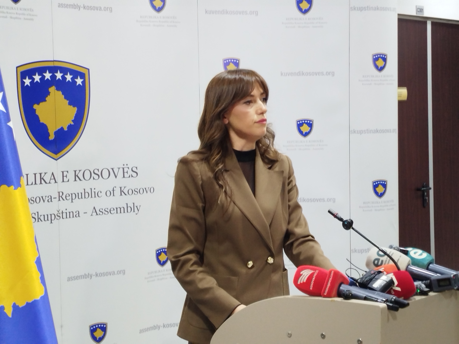 Haxhiu: Ekspozitën për masakrat në Kosovë s’e ka mbështetur në Kryesi të Kuvendit vetëm Lista Serbe