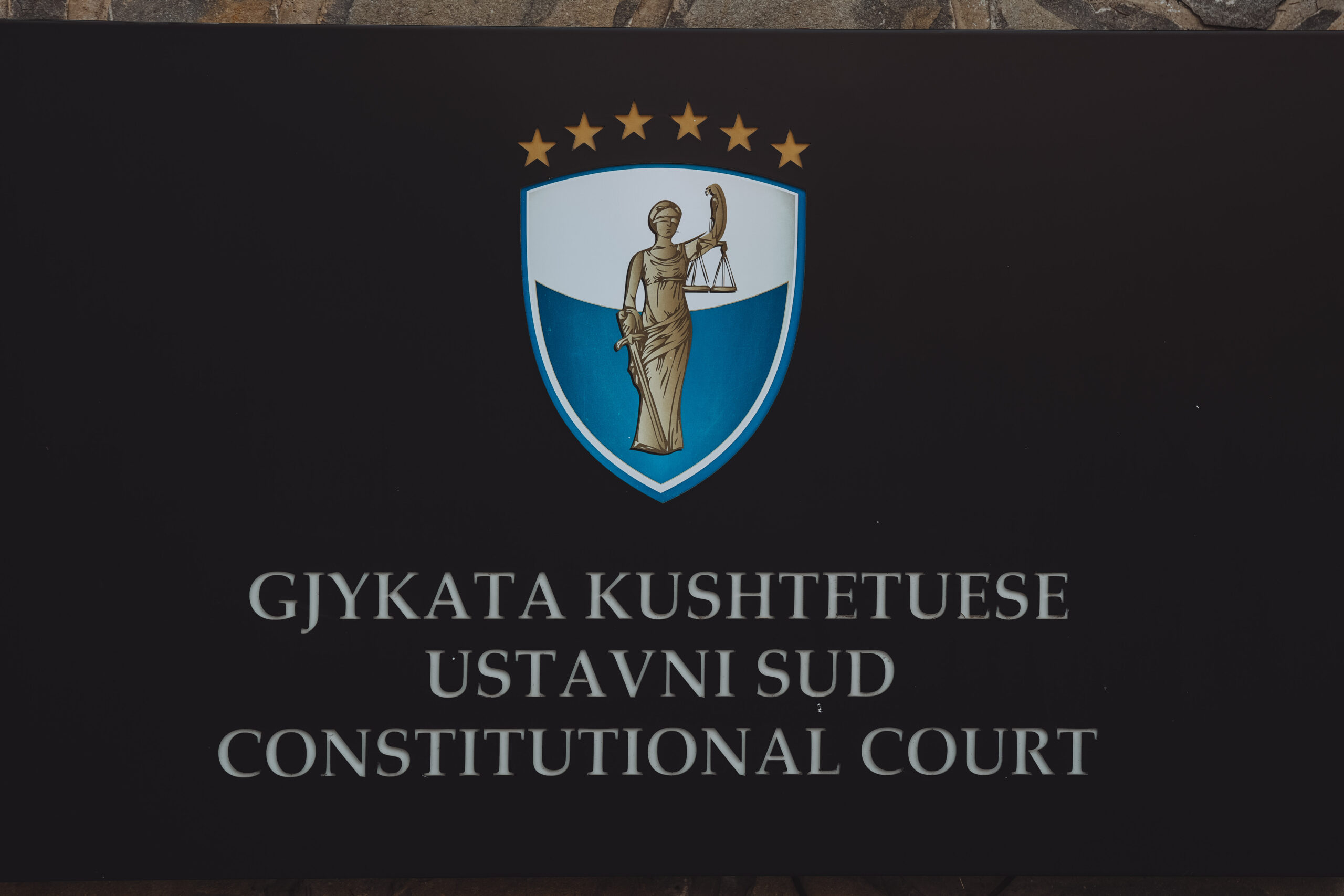 Gjykata Kushtetuese rrëzon dekretin e presidentes Vjosa Osmani për shpërndarjen e Kuvendit