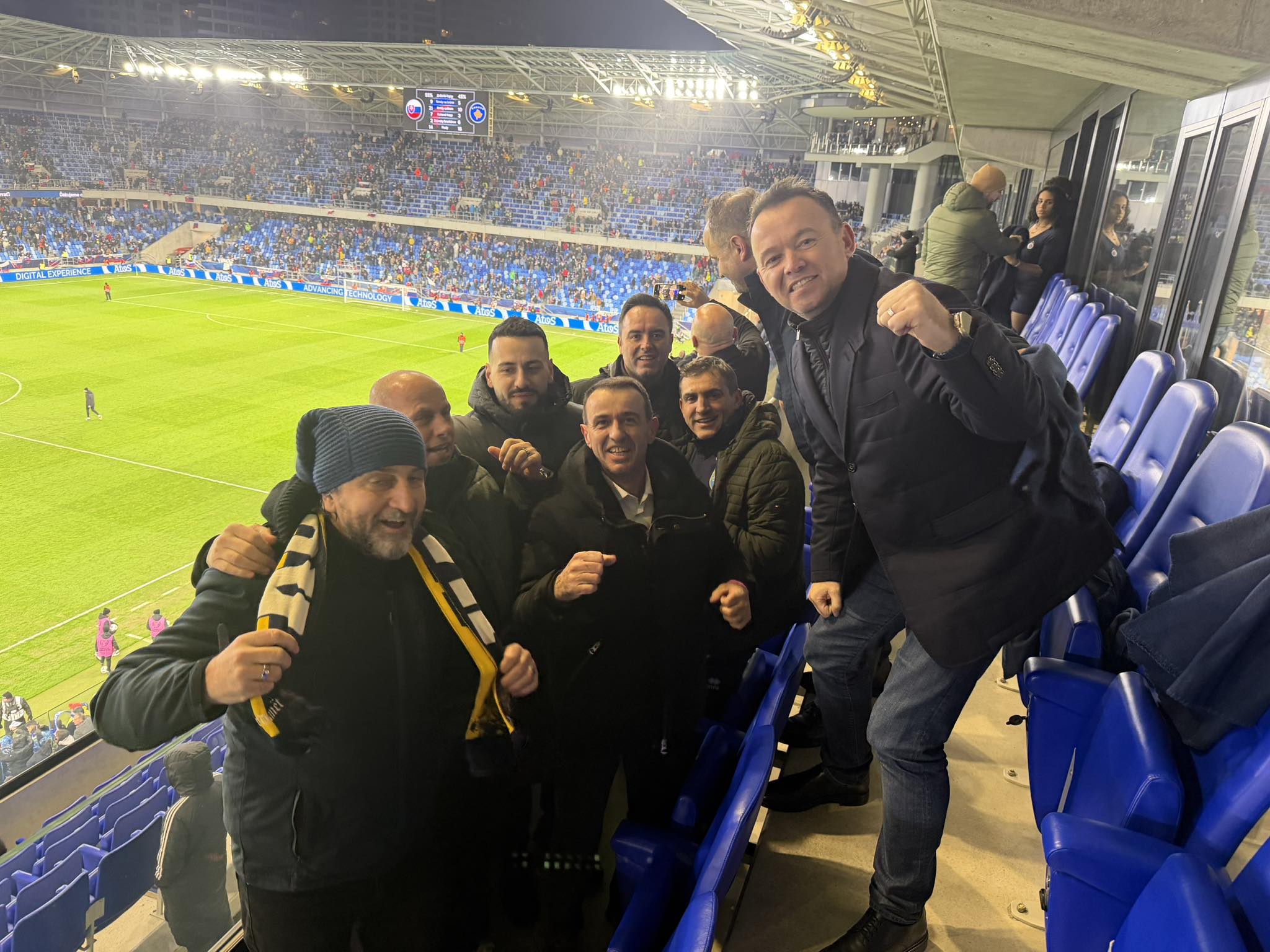 Kryeprokurori i Prishtinës u pa në stadium me zyrtarë e politikanë, Prokuroria del me sqarim