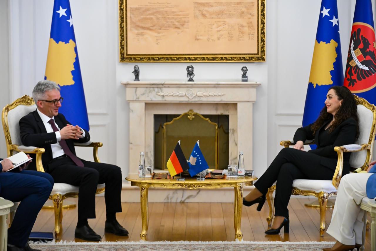 Presidentja Osmani dhe ambasadori i Gjermanisë flasin për zhvillimet fundit politike në Kosovë