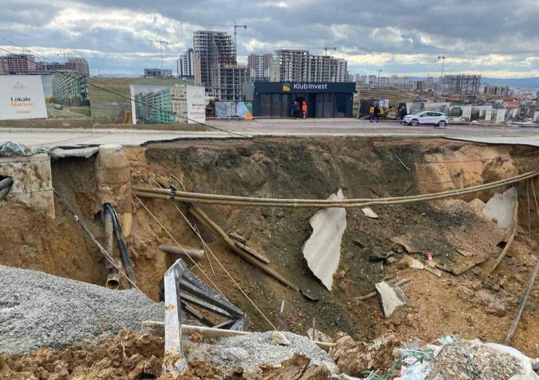 Pacolli për shembjen e rrugës në Prishtinë: Pasojë e neglizhimit të standardeve të ndërtimit