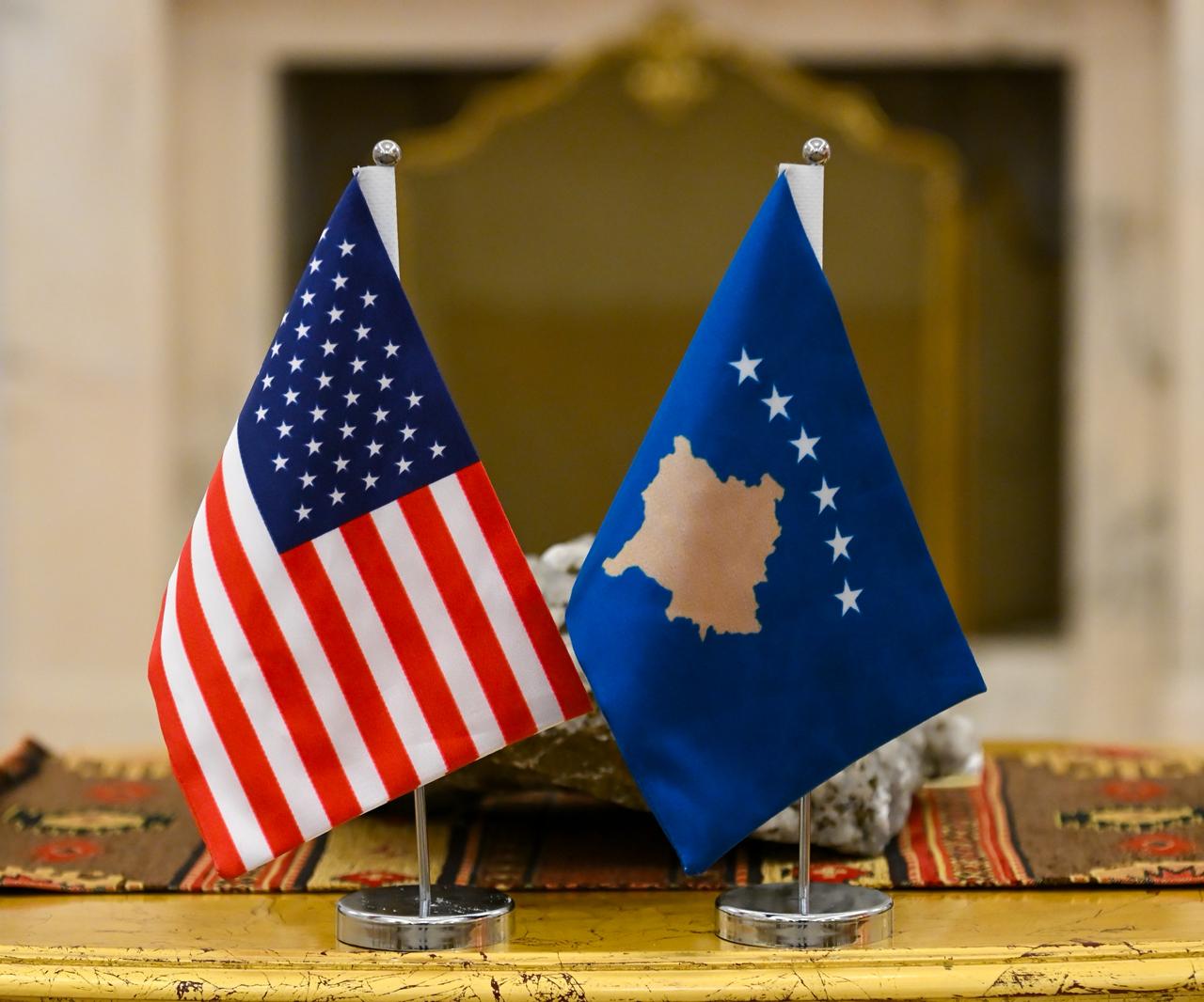 A mund të detyrohet Kosova të zgjedhë mes SHBA-së dhe BE-së?