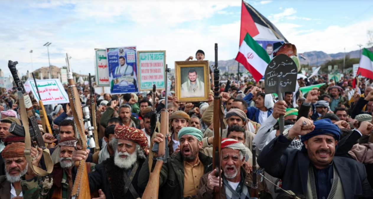 Përfshirja e Huthëve në luftën në Iran rrit shqetësimet për krizë të dyfishtë