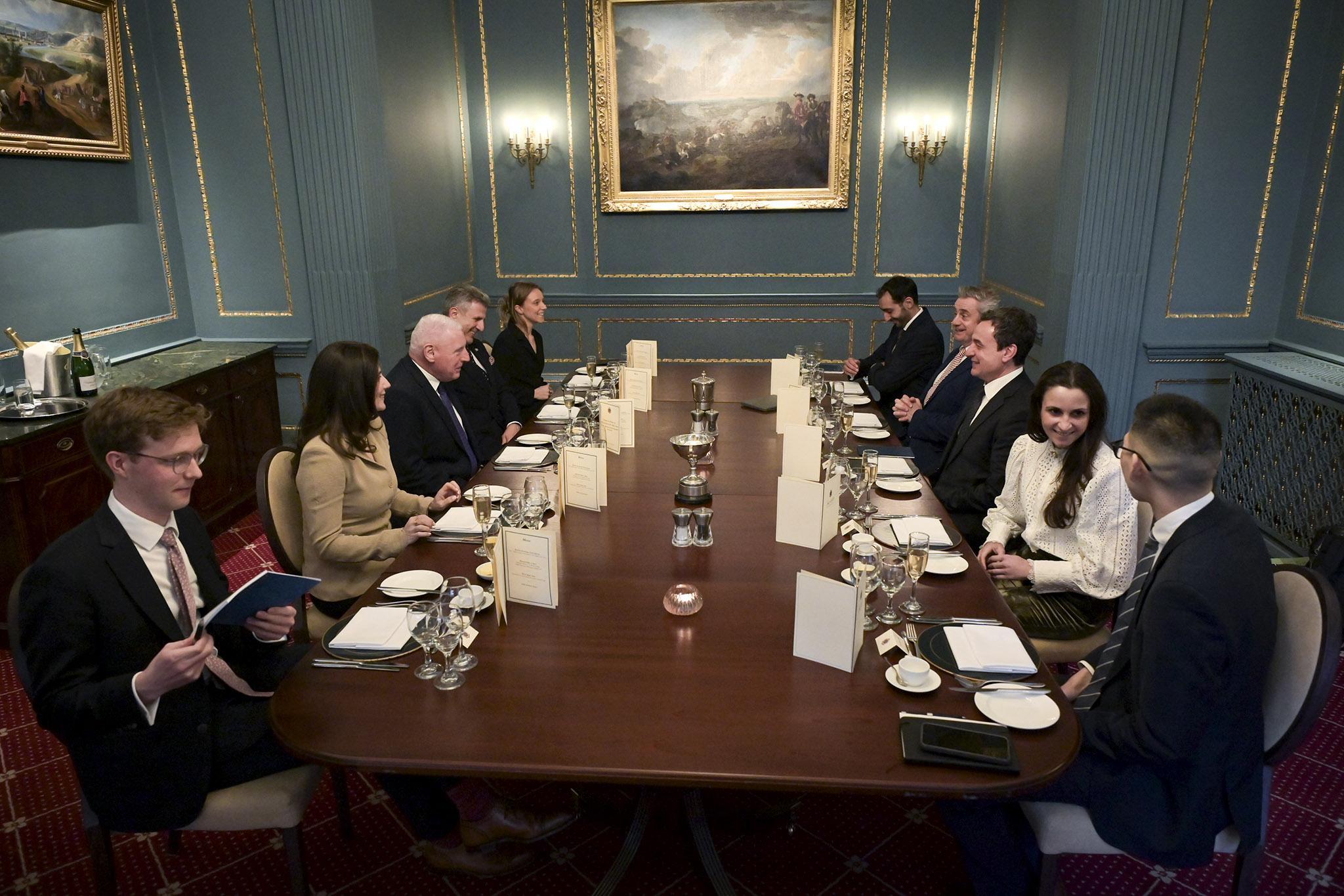 Kurti u prit në darkë nga Ministri i Shtetit për Mbrojtje, Lord Coaker