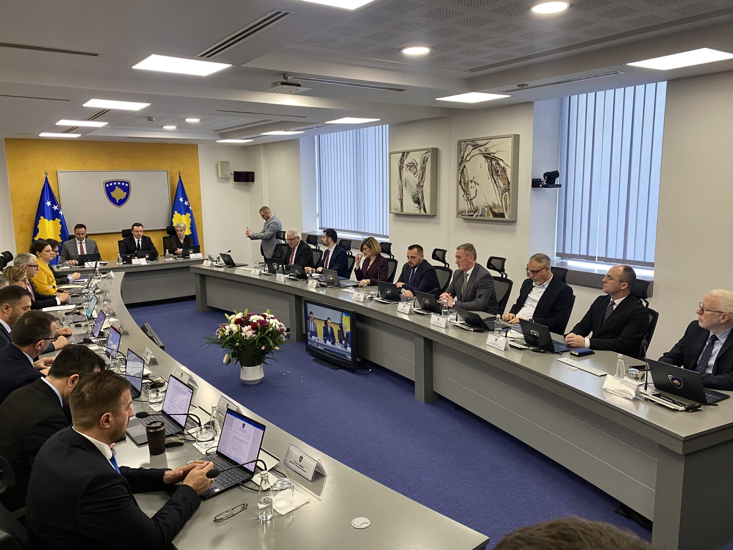 Qeveria e Kosovës i jep mbështetje financiare Luginës së Preshevës