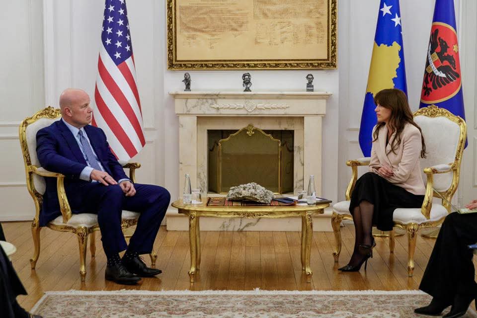 U.d. presidentja Albulena Haxhiu takoi Përfaqësuesin e Përhershëm të SHBA-së në NATO