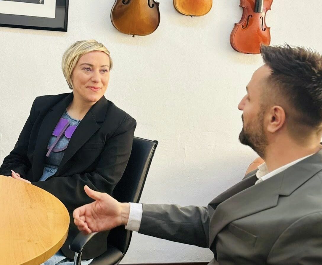 Drejtoresha e Kulturës vizitoi Shkollën e Muzikës ‘Prenk Jakova’ në Prishtinë