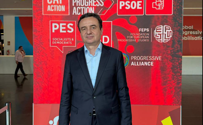 Kurti ndan foto nga takimet në Barcelonë