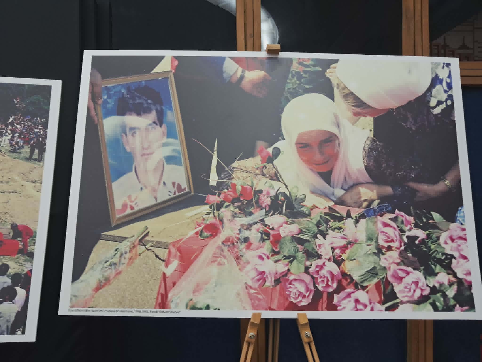 Në Ditën e Dëshmorëve të Prishtinës hapet ekspozita ‘Kronologjia e lirisë’ e fotografit Ridvan Slivova