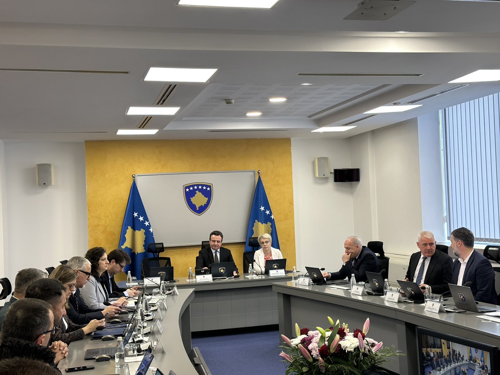 Kurti për Byronë: Nuk duhet të përsëritet parulla “Rroga e vogël – fitimi i madh”