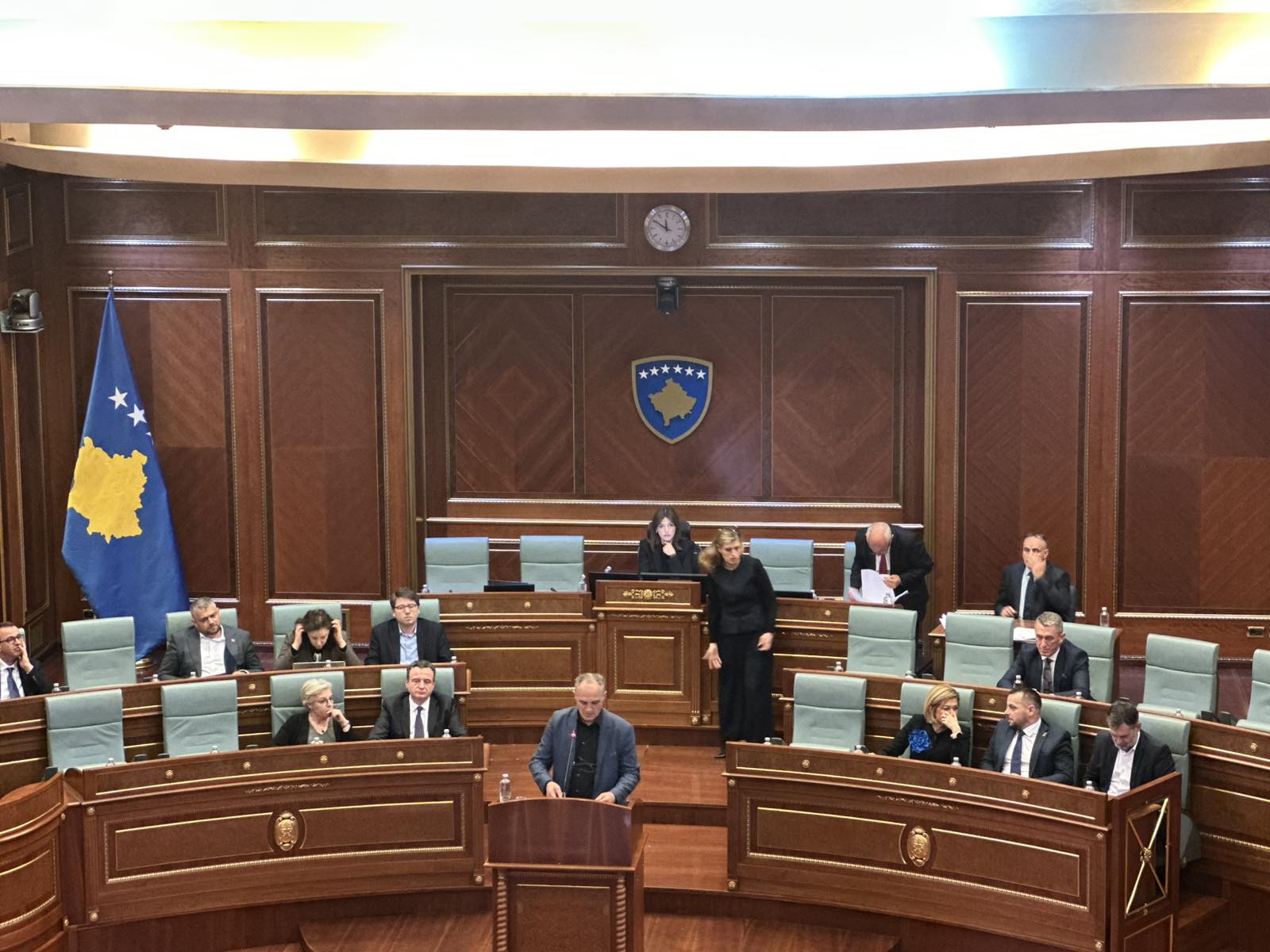 Si ishin ballafaquar në ‘Reporting House’ të mbijetuarit e masakrës në Burgun e Dubravës me fotoreporterin?