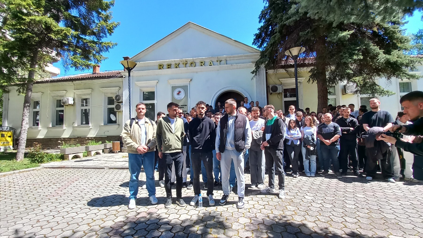 Afati i provimeve në muajin prill “mollë sherri” mes studentëve dhe Rektoratit të UP-së