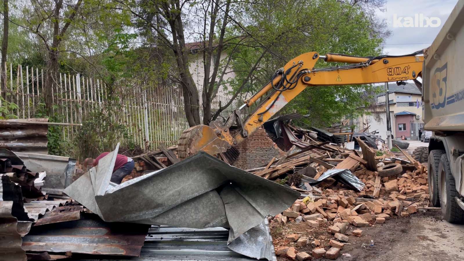 Rrënimi i garazheve dhe objekteve të tjera në pronën e “Trepçës”, kundërthënie mes Komunës dhe ndërmarrjes