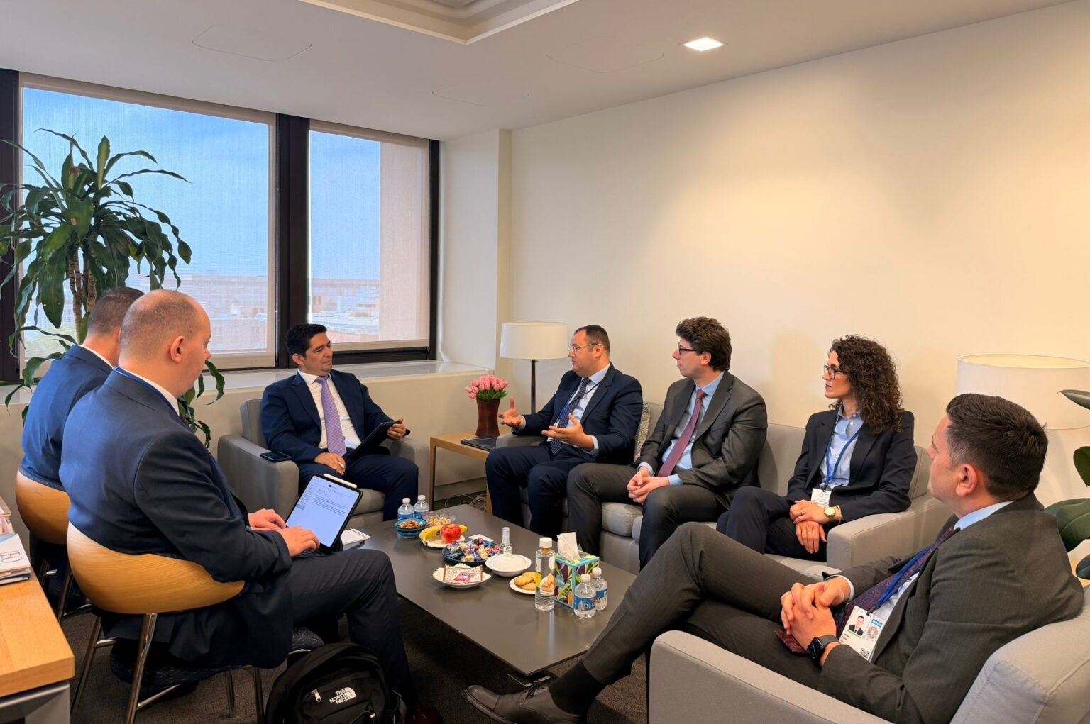 guvernatori-i-bqk-se-ne-takim-me-perfaqesues-te-fmn-se