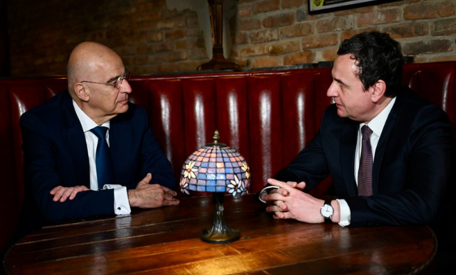 Kurti në ‘mëngjes pune’ me ministrin grek të Mbrojtjes