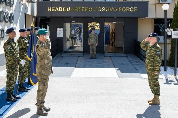 Ulutash pret komandantin grek, riafirmohet përkushtimi i KFOR-it për sigurinë në Kosovë