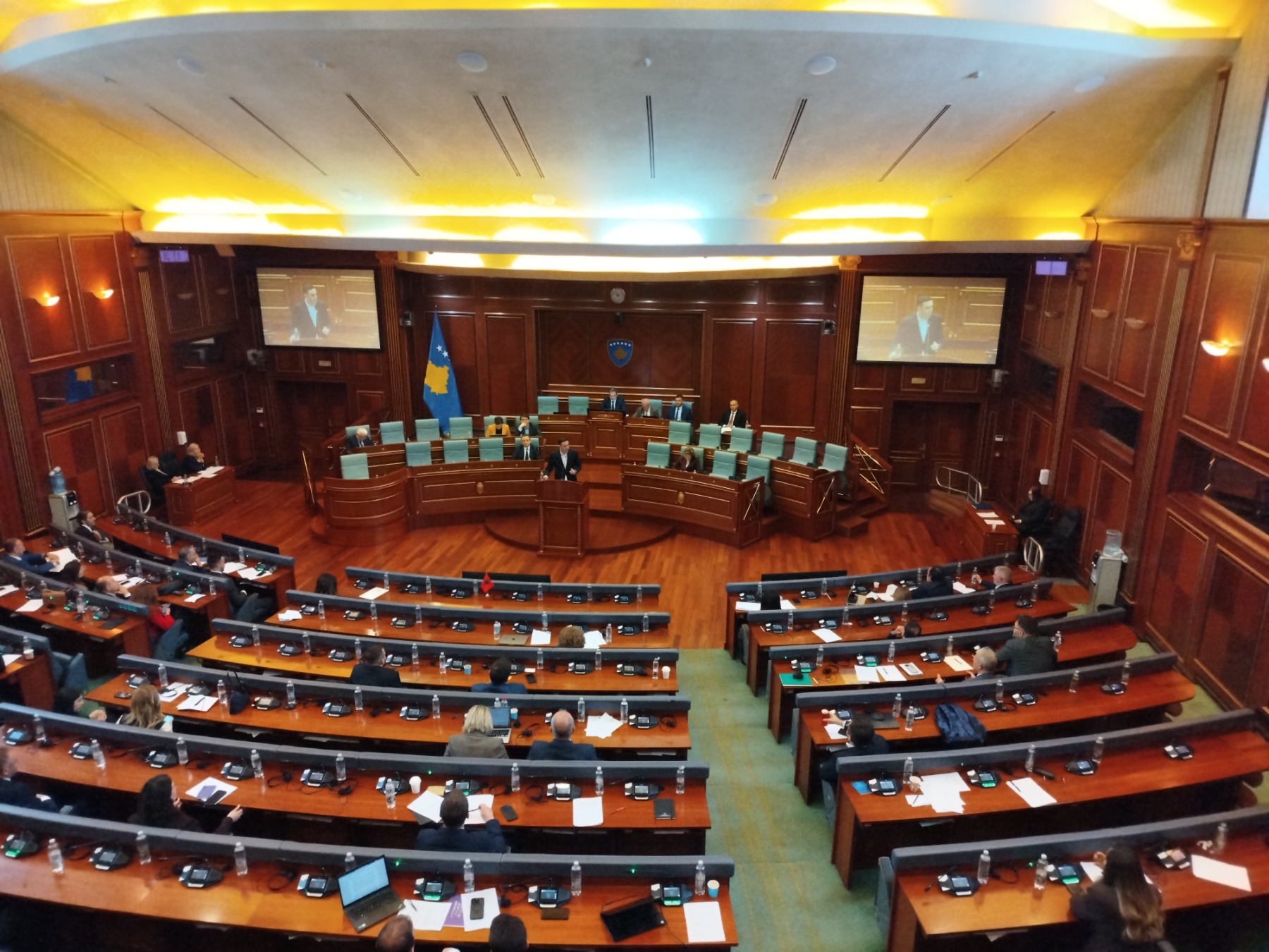 Reagimet e Egzon Azemit dhe Besian Mustafës pas përplasjes me fjalë në Kuvend