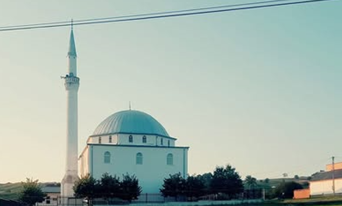Vidhet arka e bamirësisë në xhaminë e fshatit Mirash të Ferizajt
