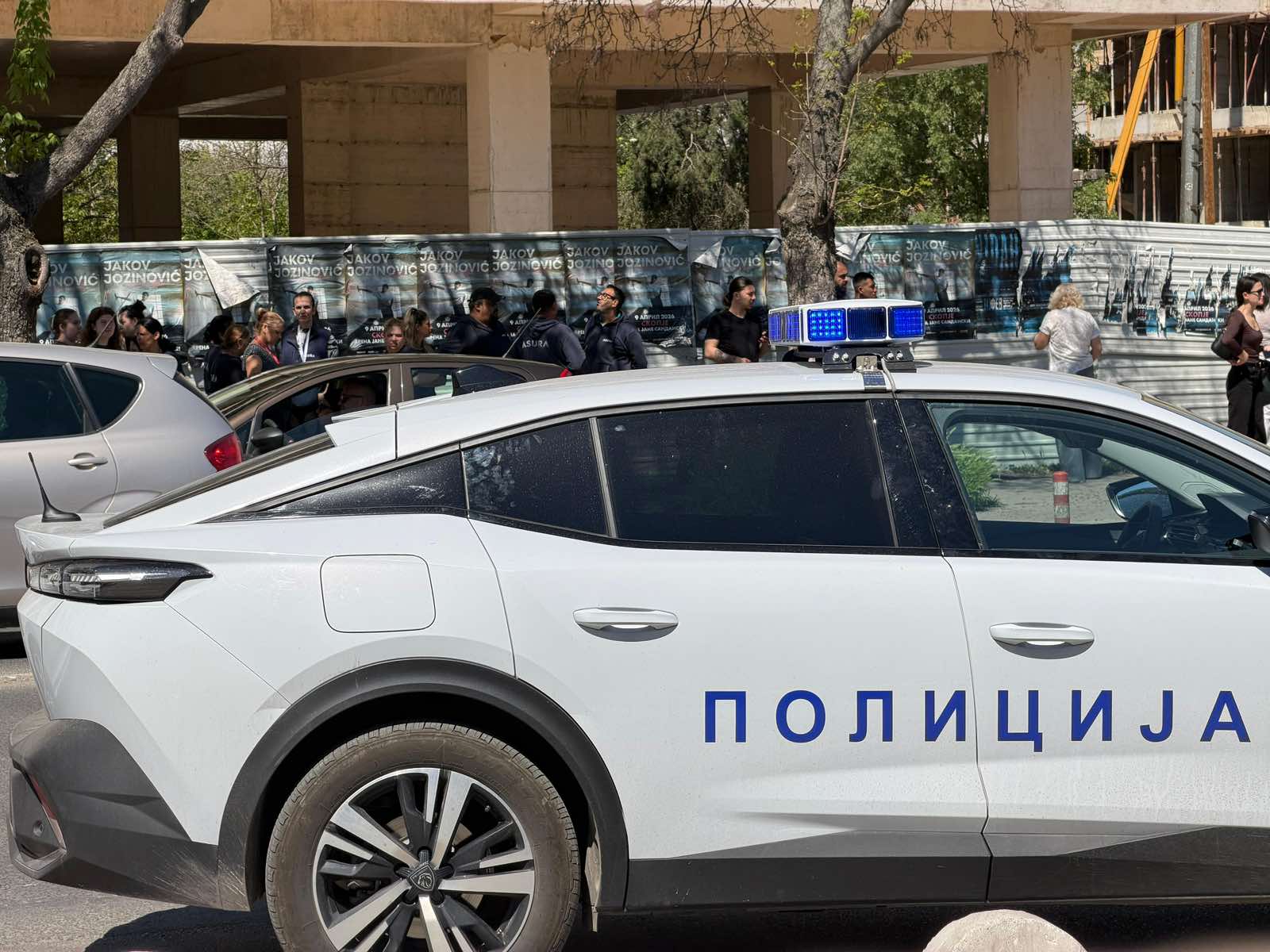 Alarm për bombë në dy qendra tregtare në Shkup