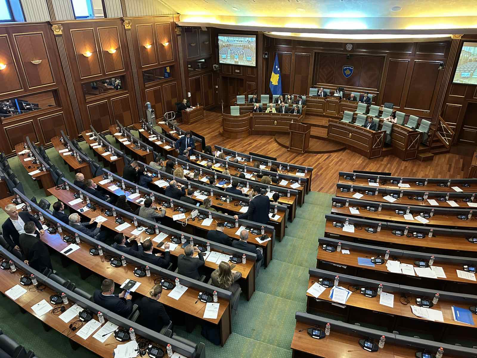 Nis seanca për diskutim për zgjedhjen e presidentit, në sallë veç deputetët e pozitës