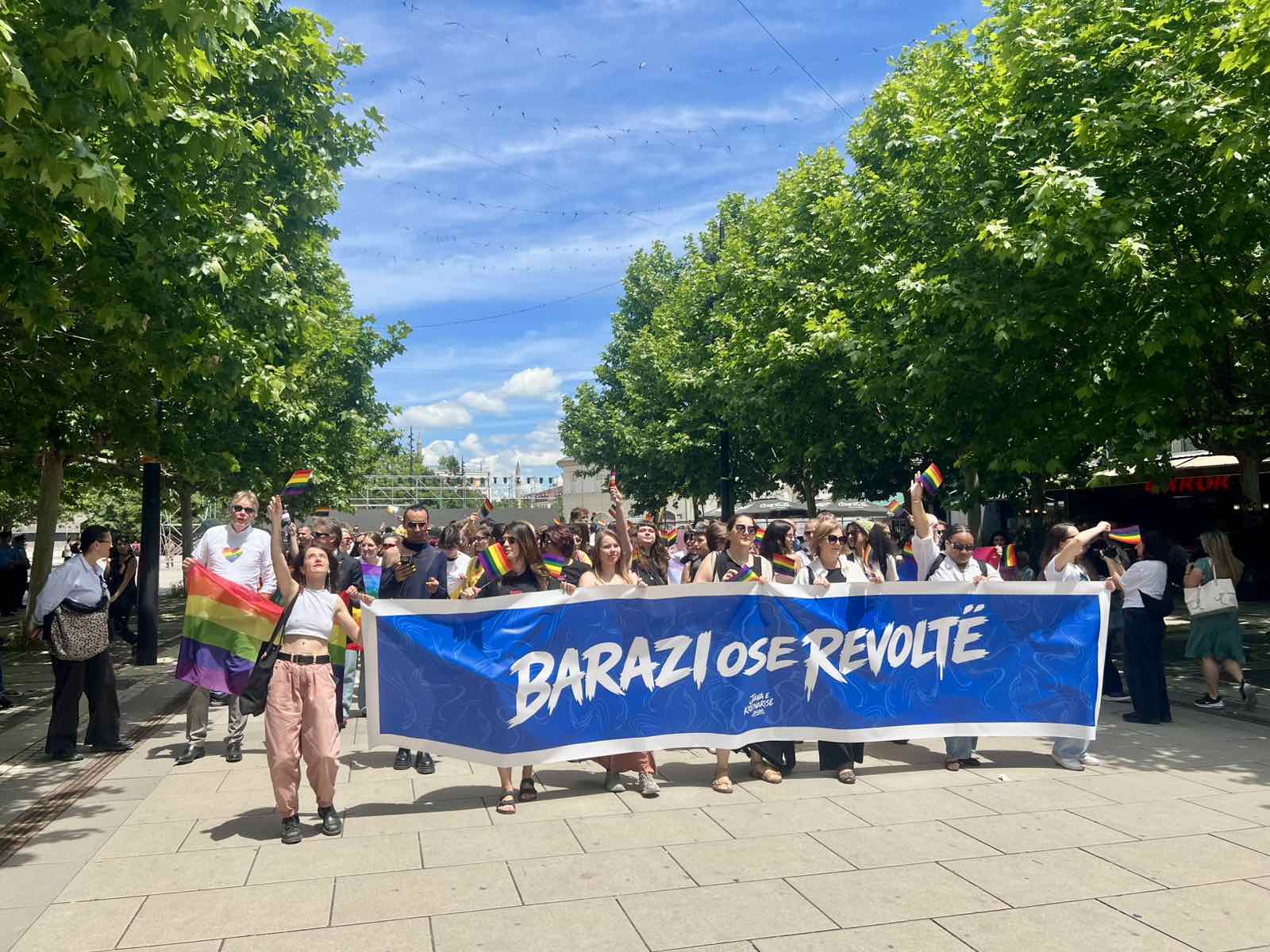 barazi-ose-revolte-mbahet-parada-e-krenarise-ne-prishtine-2026